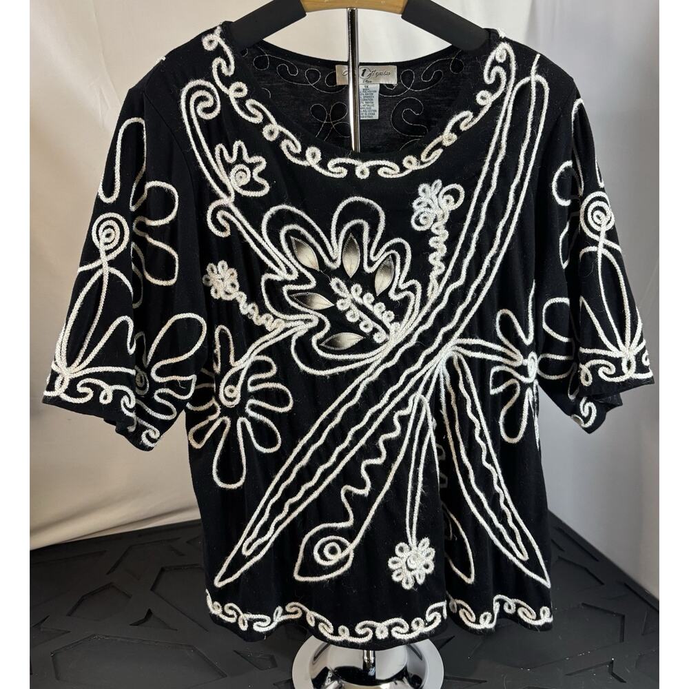 Boho Embroidered Top 1X Black White Floral Applique Artsy Stretch Blouse